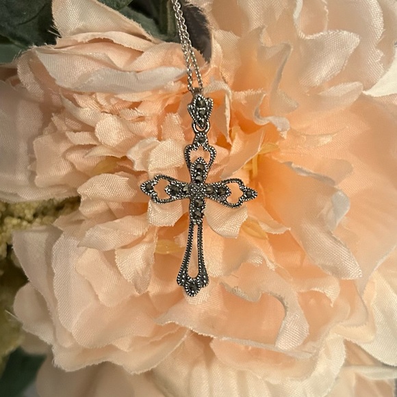Marcasite Cross Set in Sterling Silver and on a Sterling Silver Chain - Picture 4 of 13